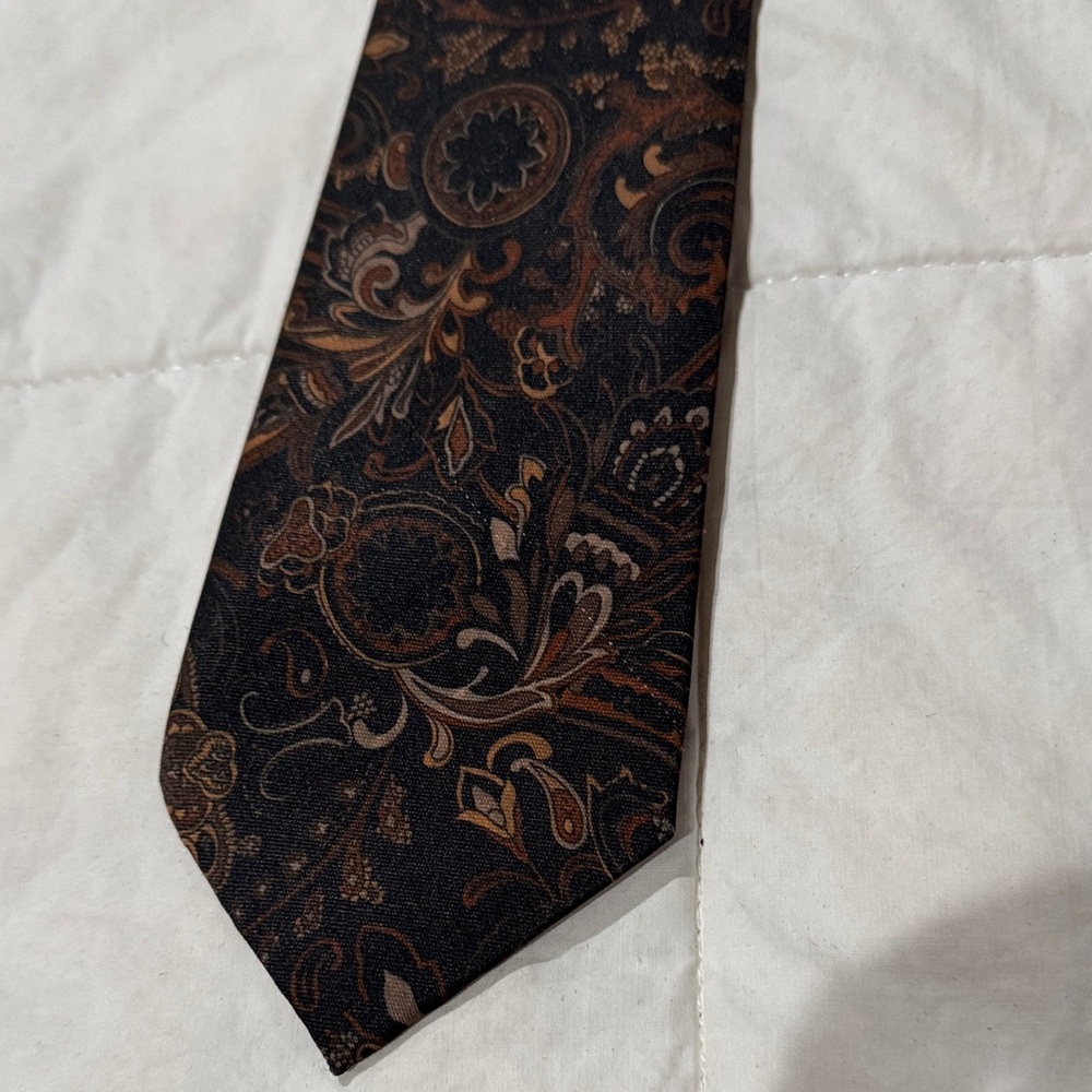 Silk Elegant Paisley Men's Tie